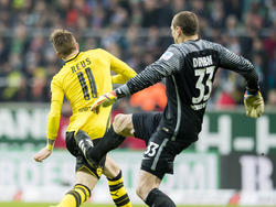Werder-Keeper Drobný flog nach dem Tritt gegen Reus vom Platz