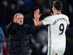 Zlatan Ibrahimović (r.) könnte bei Manchester United noch einmal einen neuen Vertrag bekommen
