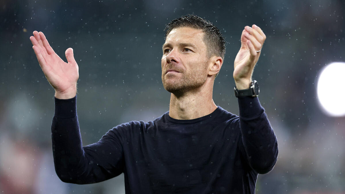 HLV Xabi Alonso phản ứng bình tĩnh trước tin đồn chuyển nhượng Bayer Leverkusen