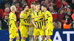 Ramy Bensebaini (r.) könnte den BVB verlassen