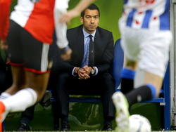 Giovanni van Bronckhorst zat tijdens het play-offduel met sc Heerenveen voor het eerst als hoofdtrainer van Feyenoord op de bank. (21-05-2015).