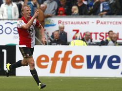 Dirk Kuyt viert de 0-2 tijdens het competitieduel SC Cambuur - Feyenoord. (16-08-2015)