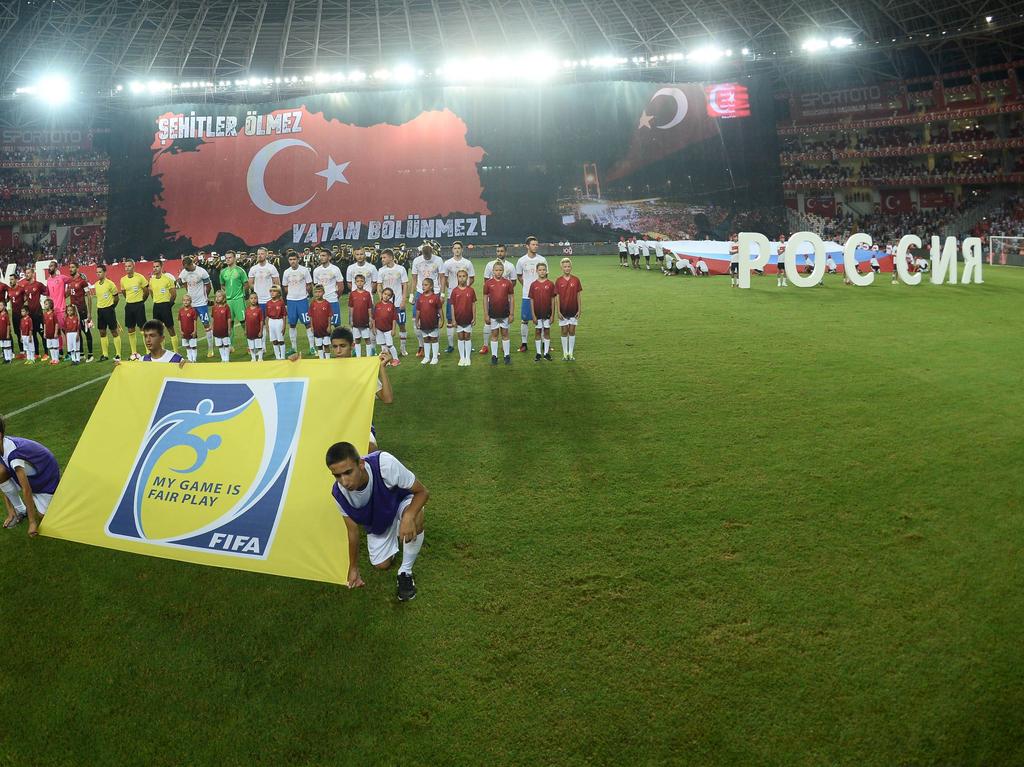 Müde Nullnummer beim Freundschaftsspiel zwischen der Türkei und Russland
