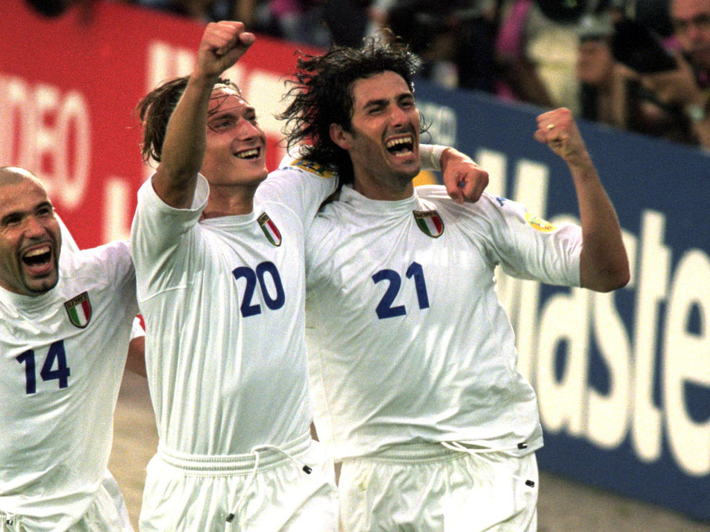 Del Piero финал евро 2000. Евро 2000 Тотти дель Пьеро. Трезеге на евро 2000. Тольдо в финале евро 2000.
