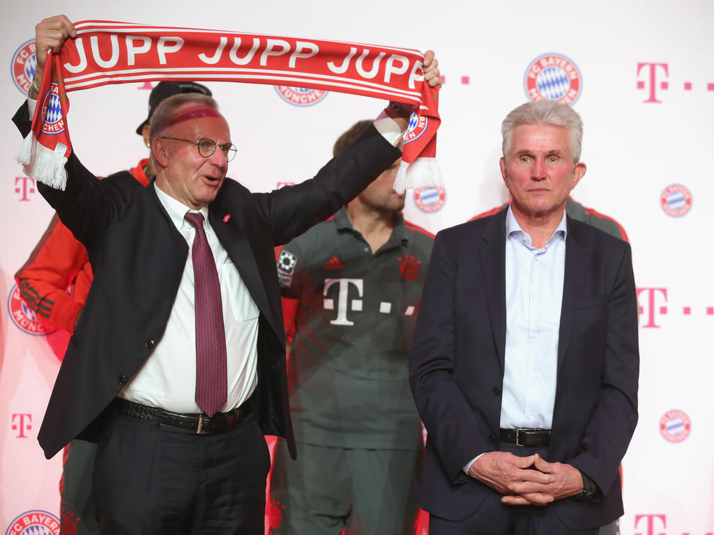 Bayern-Coach Heynckes (re.) war gar nicht zum Feiern zumute