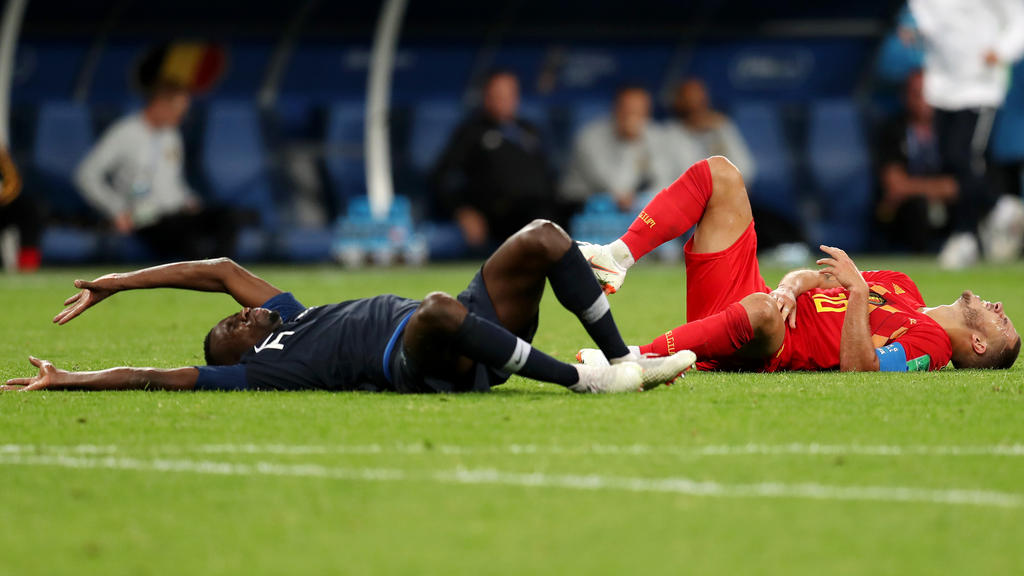 Nach einem harten Zusammenprall muss Matuidi (l.) runter