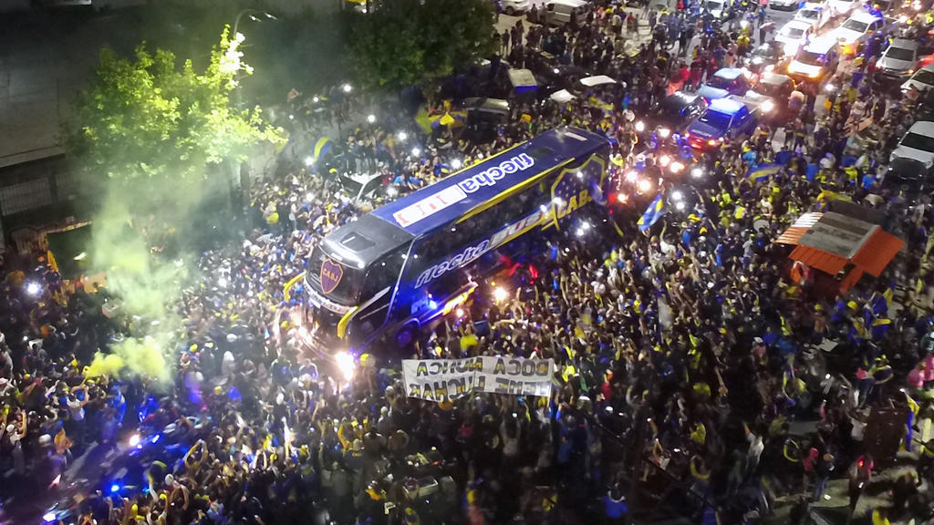Die Fans von Boca Juniors wünschen ihrem Team viel Glück