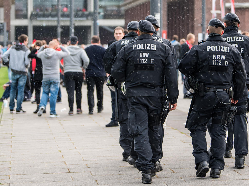 In Langenfeld sind zwei Leverkusen-Anhänger verprügelt worden In Langenfeld sind zwei Leverkusen-Anhänger verprügelt worden