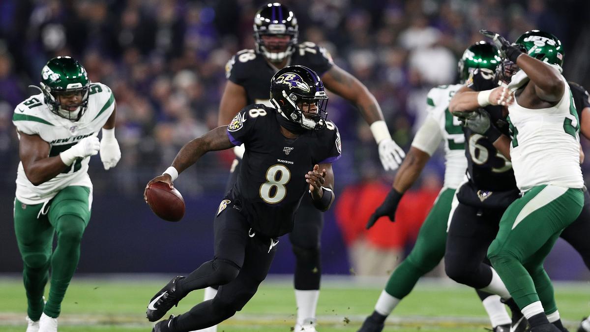 Lamar Jackson (Nr. 8) revolutioniert das Quarterback-Spiel Lamar Jackson (Nr. 8) revolutioniert das Quarterback-Spiel