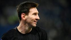 Lionel Messi und der Papst tauschen Trikots