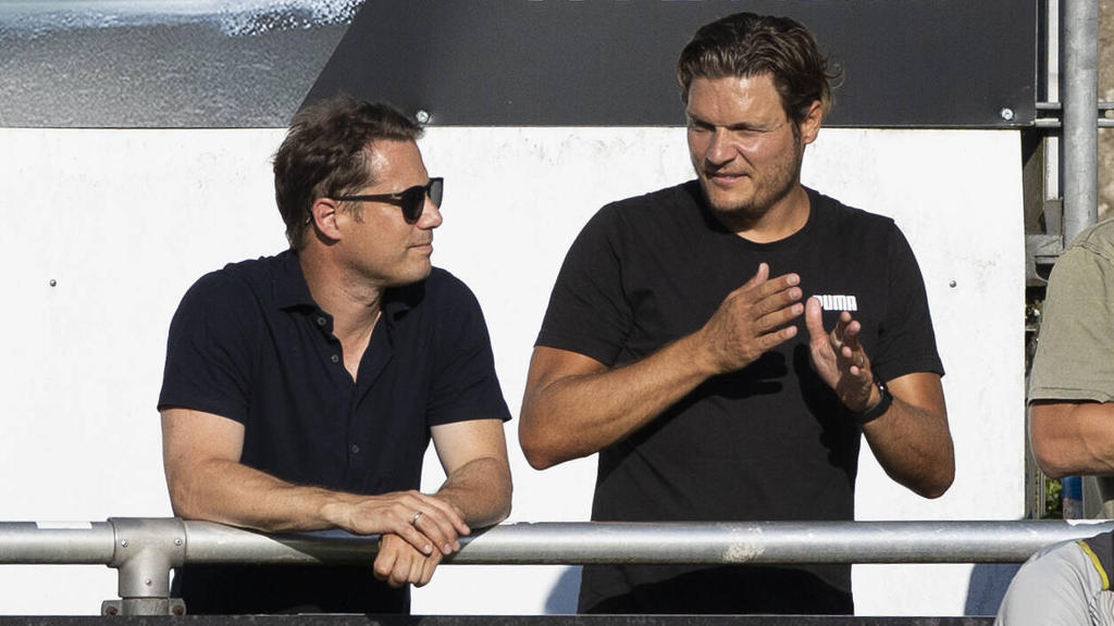 Zusammenarbeit beim BVB: Lars Ricken (l.) und Edin Terzic (r.) im Gespräch Zusammenarbeit beim BVB: Lars Ricken (l.) und Edin Terzic (r.) im Gespräch