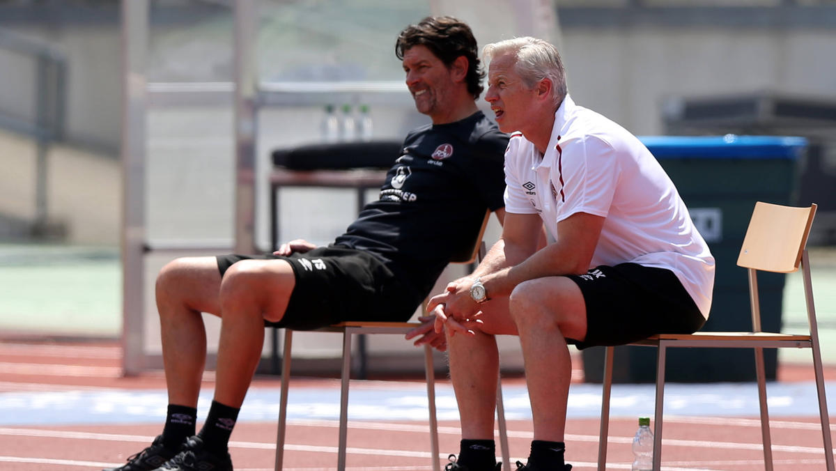 Jens Keller (r.) will sich gegen den Abstieg mit dem 1. FC Nürnberg stemmen Jens Keller (r.) will sich gegen den Abstieg mit dem 1. FC Nürnberg stemmen
