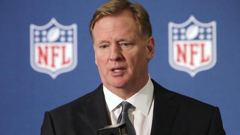 "Wenn er seine Karriere in der NFL fortsetzen möchte, braucht es ein Team, das diese Entscheidung trifft. Aber ich begrüße das, unterstütze einen Club, der diese Entscheidung trifft, und ermutige ihn, dies zu tun", sagt Roger Goodell "Wenn er seine Karriere in der NFL fortsetzen möchte, braucht es ein Team, das diese Entscheidung trifft. Aber ich begrüße das, unterstütze einen Club, der diese Entscheidung trifft, und ermutige ihn, dies zu tun", sagt Roger Goodell