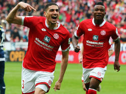 Leon Balogun (l.) kämpgt gegen seine Sperre