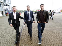 Louis van Gaal (l.) brengt samen met Grétar Steinsson (m.) en Robin van Persie een bezoek aan de Eredivisiewedstrijd Vitesse - Ajax. (06-04-2014)