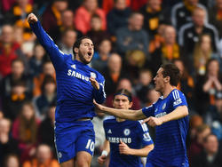 Eden Hazard (izq.) celebrando un gol con el Chelsea. (Foto: Getty)