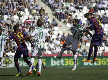 FC Barcelonas Gerard Piqué (r.) trifft zum 5:0