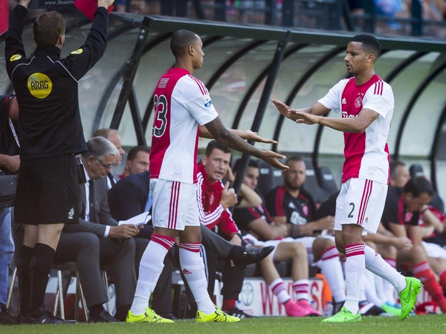 Ricardo van Rhijn (r.) wordt tijdens de wedstrijd NEC - Ajax naar de kant gehaald. De rechtsback van Ajax is dit seizoen geen basisspeler, maar krijgt tegen de Nijmegenaren weer een kans. Kenny Tete vervangt de 24-jarige voetballer. (23-08-2015)
