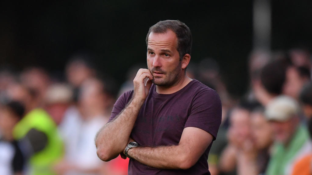 Muss sich mit Personalsorgen rumplagen: Augsburg-Coach Manuel Baum