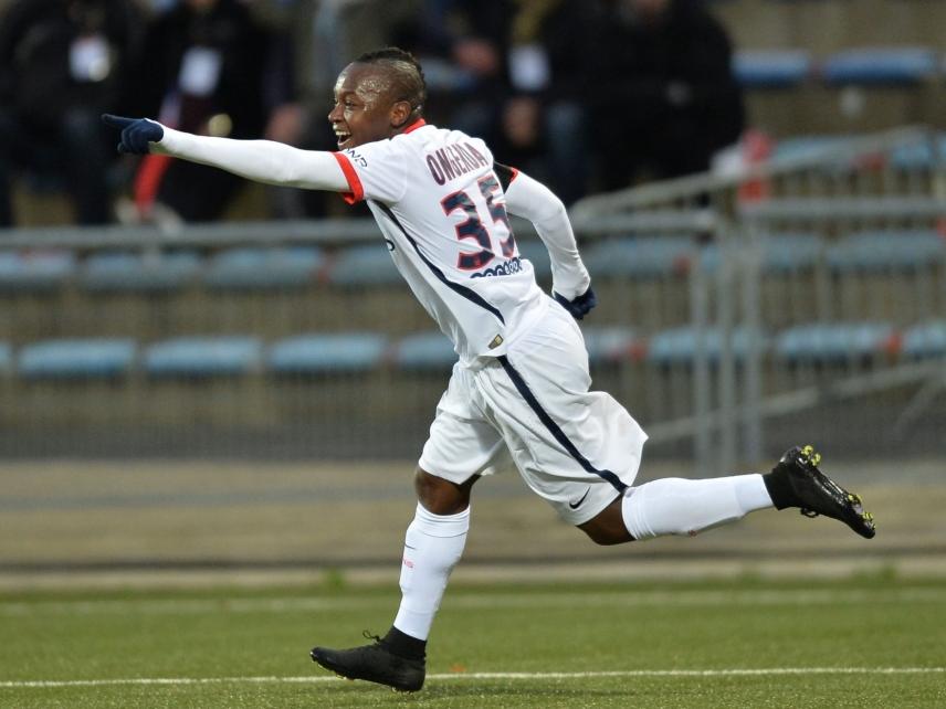 Hervin Ongenda is blij met zijn treffer in het duel met Lorient. (21-11-2015)
