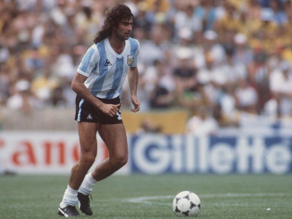 Mario Kempes, con la albiceleste en la Copa del Mundo de España 1982. (Foto: Getty)