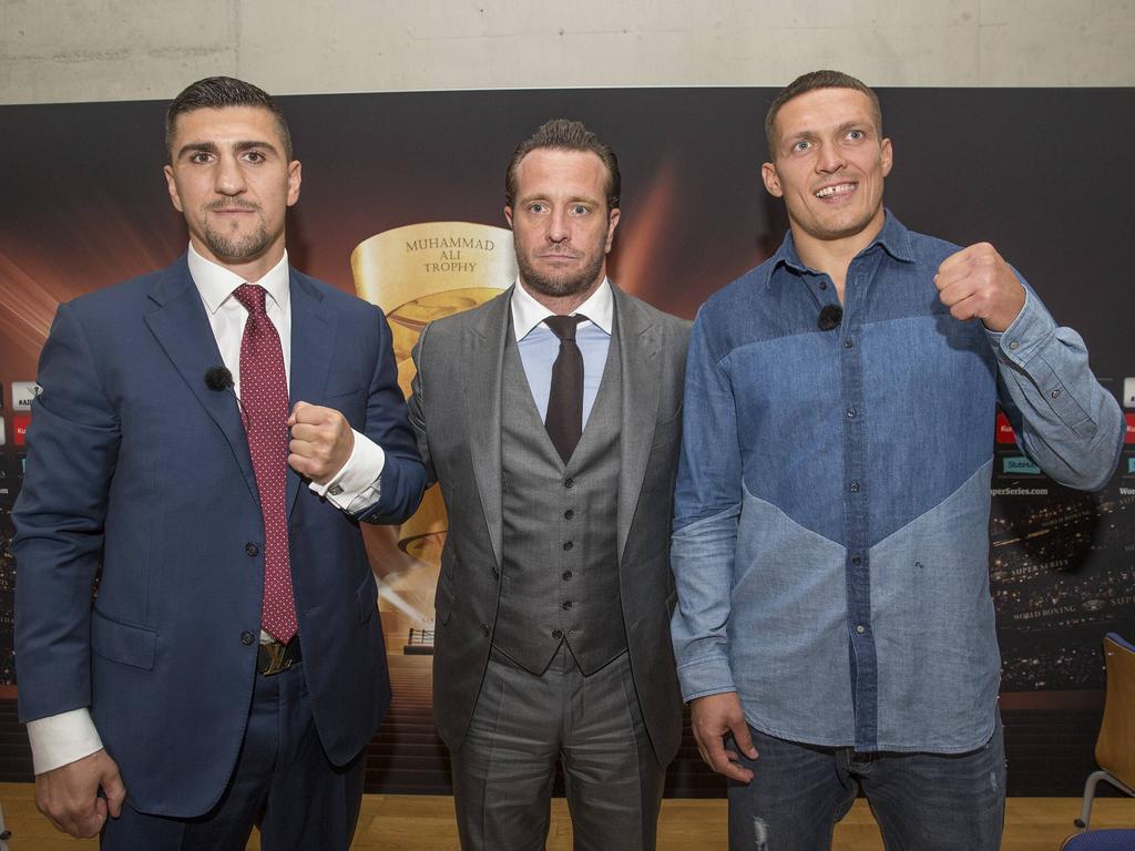 Veranstalter Sauerland (m.) stellte sich als Prellbock zwischen Huck (l.) und Usyk (r.) Veranstalter Sauerland (m.) stellte sich als Prellbock zwischen Huck (l.) und Usyk (r.)