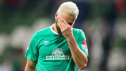 Claudio Pizarro posierte auf einem Boot mit einer Bierdose in der Hand