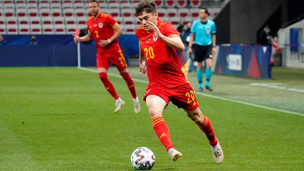 Welsh winger James leaves Man Utd