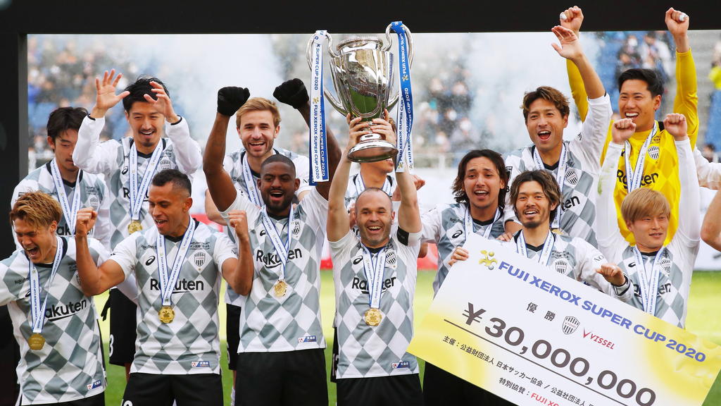 Vissel Kobe feiert den Gewinn des japanischen Supercups