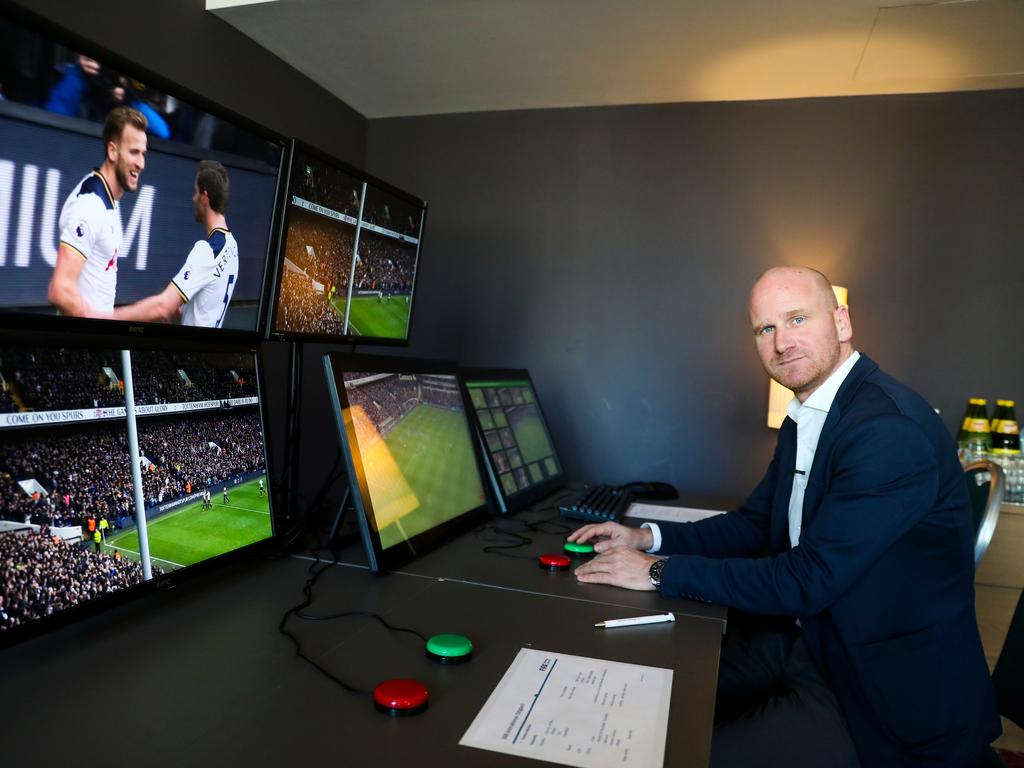 Bundesliga-Vorstand Christian Ebenbauer hat sich für eine VAR-Zentrale entschieden