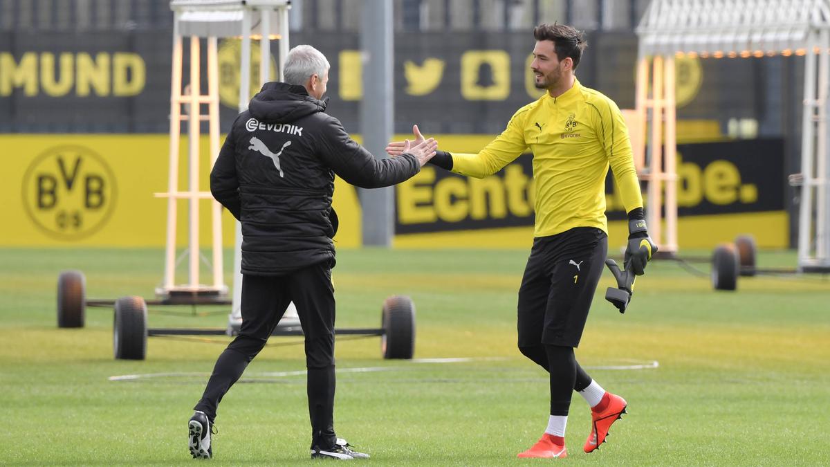 Setzt BVB-Coach Lucien Favre seinen Keeper Roman Bürki erneut auf die Bank? Setzt BVB-Coach Lucien Favre seinen Keeper Roman Bürki erneut auf die Bank?