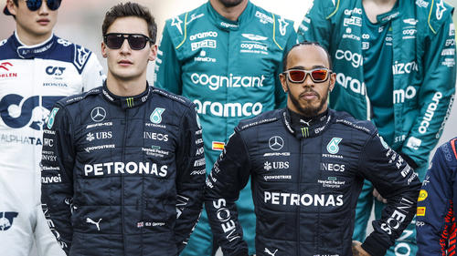 Lewis Hamilton (re.) steht mit Mercedes in der Formel 1 vor Herausforderungen