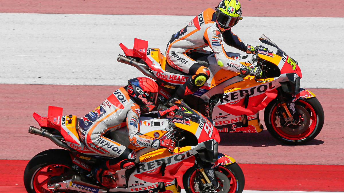 Joan Mir (l.) hat 2024 nicht mehr Marc Marquez bei Honda neben sich