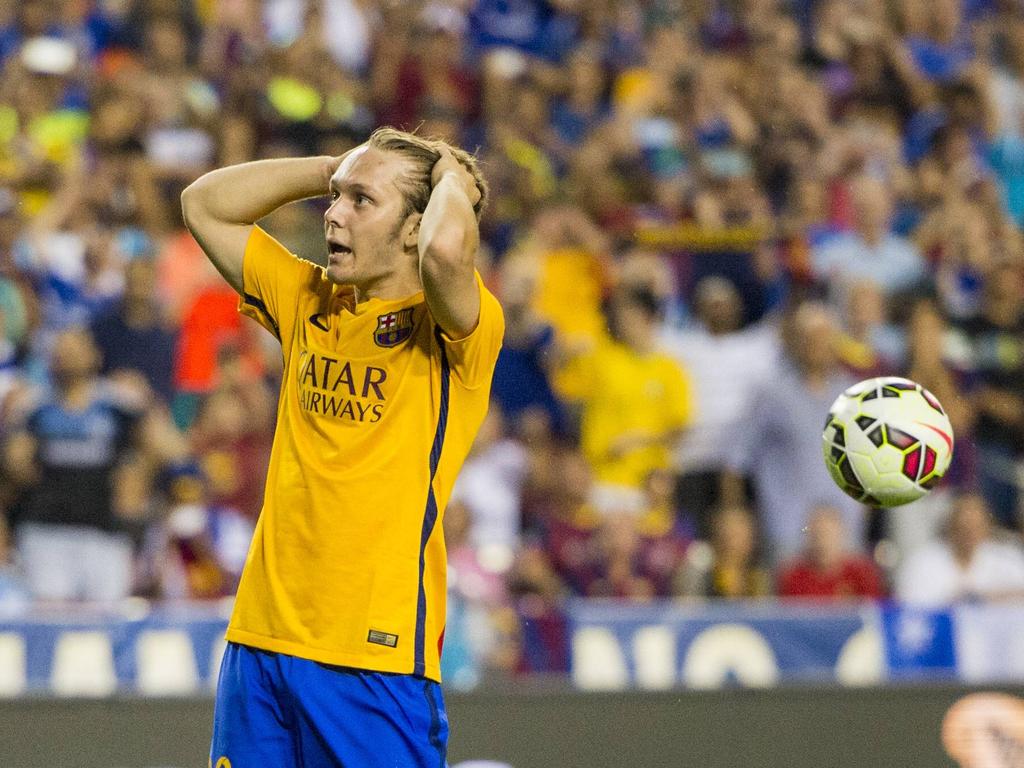 Alen Halilović baalt van het missen van een grote kans tijdens het oefenduel Chelsea - FC Barcelona. (28-07-2015)