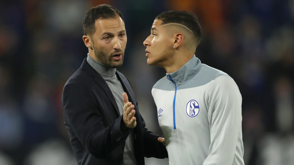 Domenico Tedesco (l.) muss derzeit an einigen Fronten kämpfen Domenico Tedesco (l.) muss derzeit an einigen Fronten kämpfen
