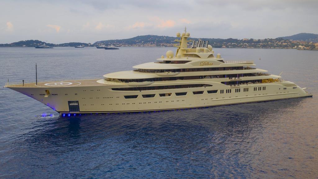 Die Dilbar darf den Hamburger Hafen vorerst nicht verlassen Die Dilbar darf den Hamburger Hafen vorerst nicht verlassen