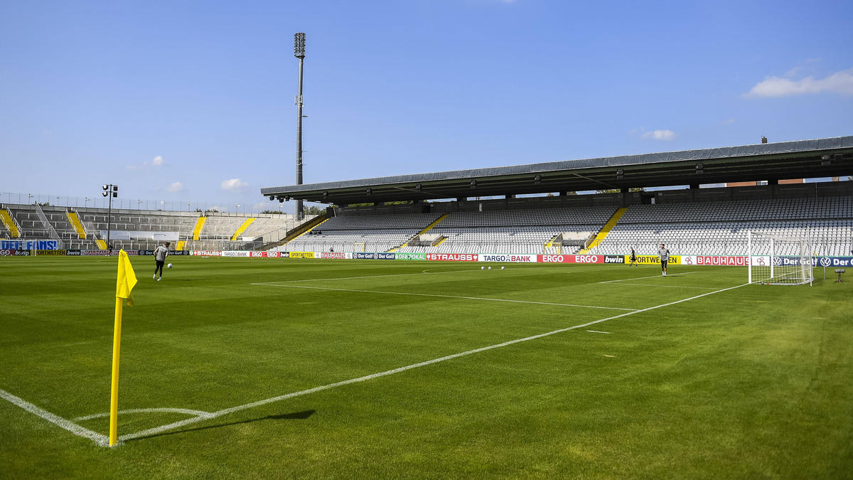Im Stadion an der Grünwalder Straße sind keine Zuschauer zugelassen Im Stadion an der Grünwalder Straße sind keine Zuschauer zugelassen