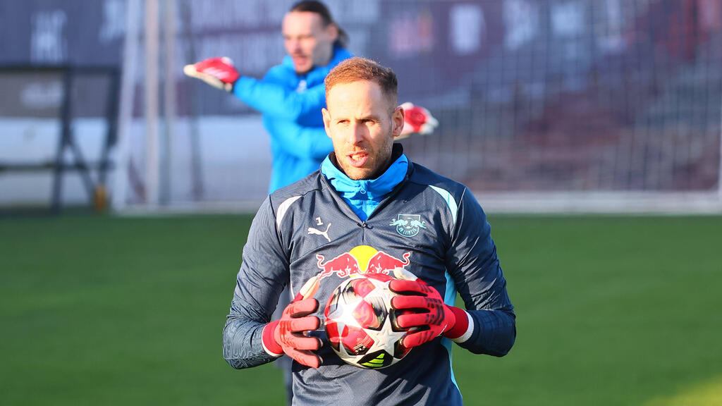 Maarten Vandevoordt (hinten) soll offenbar Peter Gulacsi als Nummer 1 von RB Leipzig ablösen