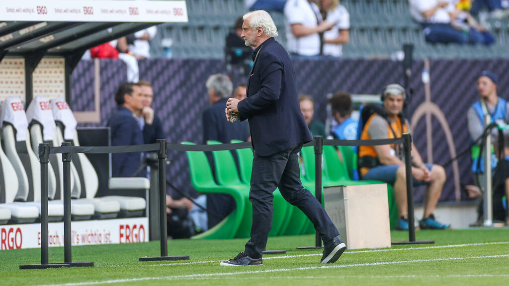 Rudi Völler stellt sich hinter Manuel Neuer Rudi Völler stellt sich hinter Manuel Neuer