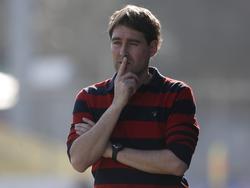 Trainer René Weiler van het Zwitserse FC Aarau kijkt bedenkelijk tijdens het competitieduel met FC Thun. (09-03-2014)