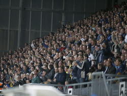 Er past geen persoon meer op de tribune tijdens SC Cambuur - FC Dordrecht. (04-10-2014)