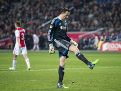Ajax-doelman Diederik Boer baalt na weer een tegendoelpunt van Vitesse tijdens de achtste finale van de KNVB beker. (18-12-2014). 