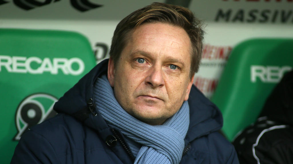 Manager Horst Heldt verlängerte seinen Vertrag bei Hannover 96 bis 2021 Manager Horst Heldt verlängerte seinen Vertrag bei Hannover 96 bis 2021