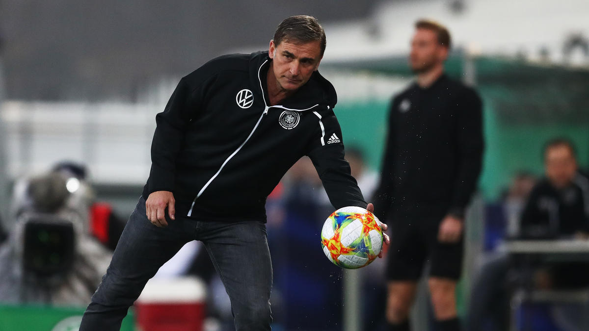 U21-Trainer Stefan Kuntz spricht sich für Reformen aus U21-Trainer Stefan Kuntz spricht sich für Reformen aus