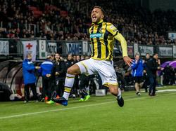 Lewis Baker gaat helemaal los nadat hij in de openingsfase Vitesse op een voorsprong zet in het bekerduel met Sparta. (01-03-2017)