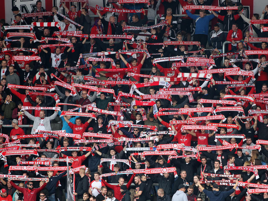 Rot weiss. ФК рот Вайсс Эрфурт. Rot Weiss Erfurt. Рот Вайсс Эрфурт стадион. Rot Weiss rot.
