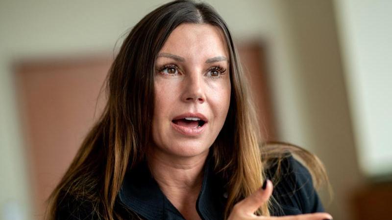 Teresa Enke hat vor zehn Jahren ihren Ehemann verloren Teresa Enke hat vor zehn Jahren ihren Ehemann verloren