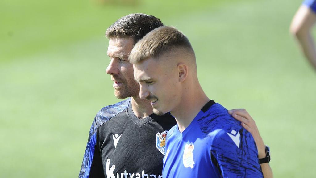 Xabi Alonso (l.) trainiert die 2. Mannschaft seines Heimatklubs Real Sociedad Xabi Alonso (l.) trainiert die 2. Mannschaft seines Heimatklubs Real Sociedad