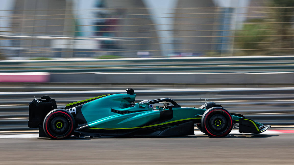Ganz ohne Branding absolvierte Alonso am Dienstag seinen ersten Aston-Martin-Test