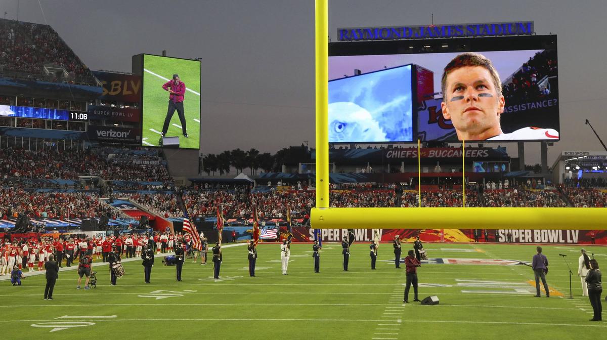 Tom Brady gewann mit 42 Jahren zum siebten Mal den Super Bowl Tom Brady gewann mit 42 Jahren zum siebten Mal den Super Bowl